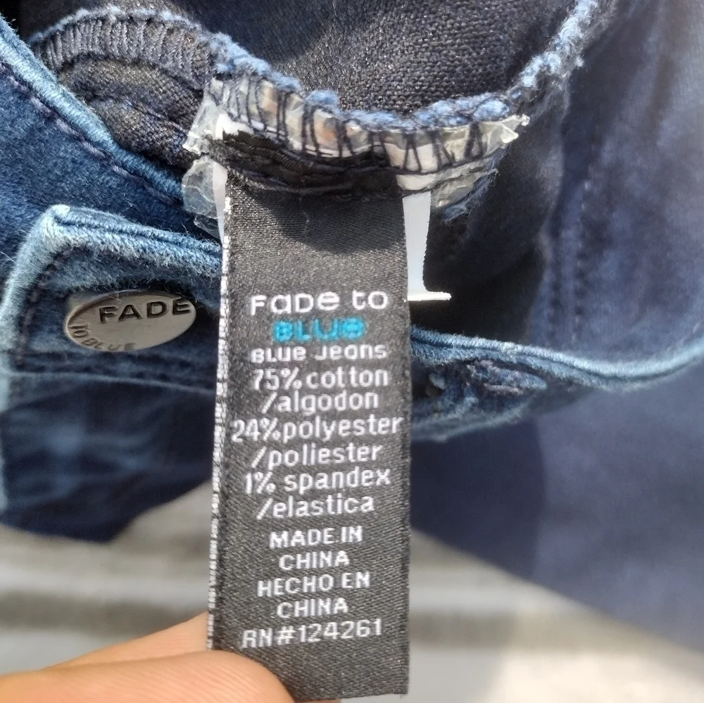 Fade to Blue Skinny Jeans size 4 dark wash stretch denim FTB pants